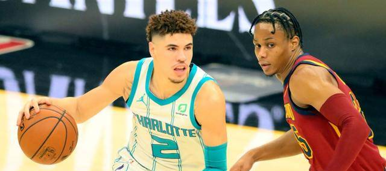 九游体育app-包含夏洛特黄蜂训练开放日，集结日门线救险引欢呼，CBA常规赛在即，资深球员宣示担当的词条