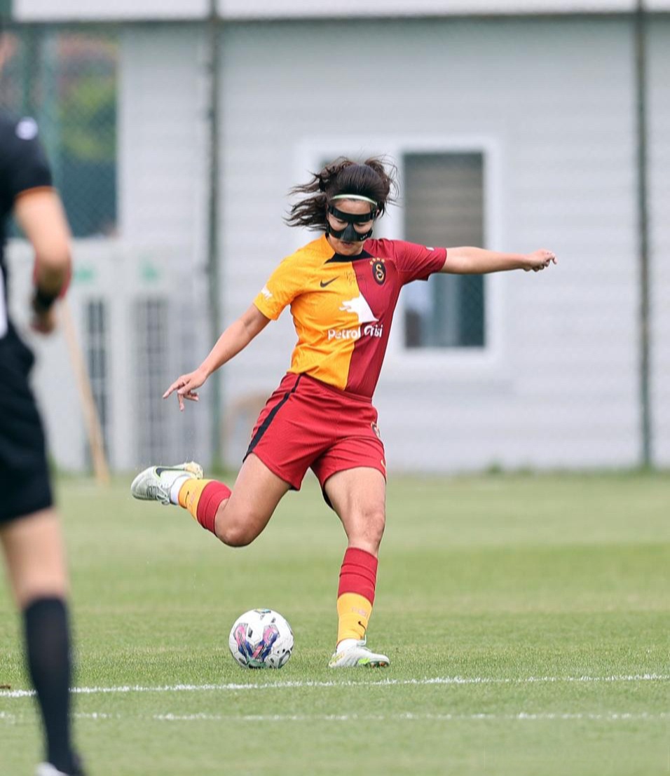 九游官网-摩纳哥训练开放日，今晚单刀错失引欢呼，法甲在即，更衣室氛围转暖(巴萨摩纳哥直播)